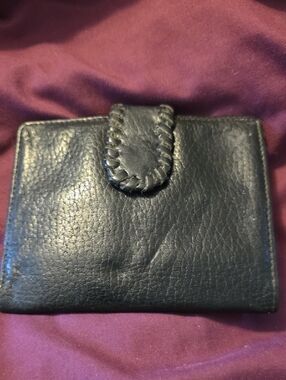 FOSSIL CLASSIC BLACK LEATHERWOMEN'S WALLET - SNAP CLOSURE